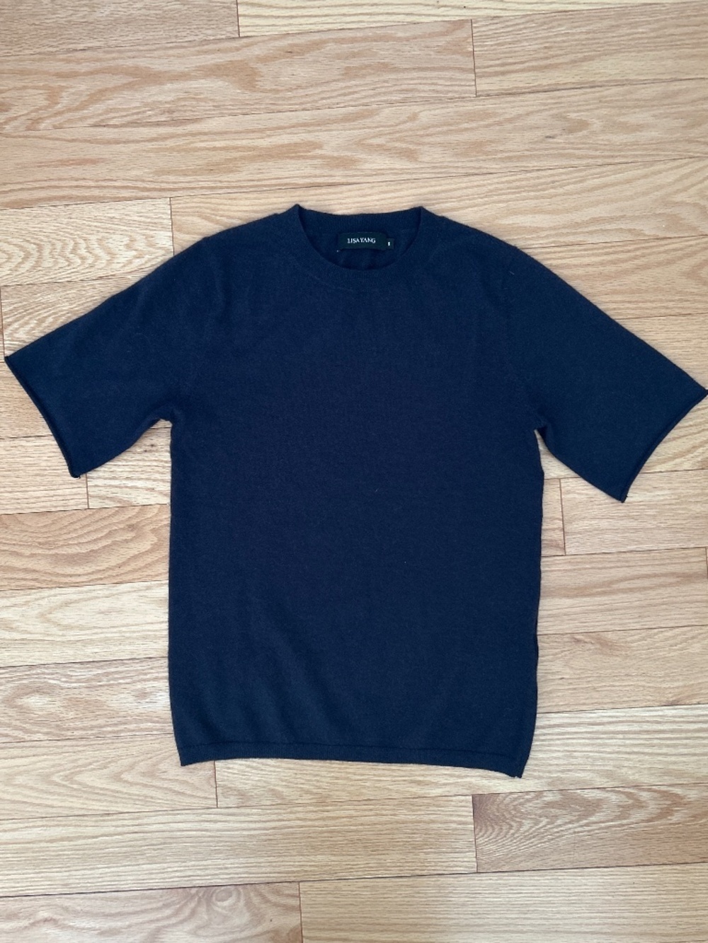 🩷 navy 💯 cashmere t shirt 🩷